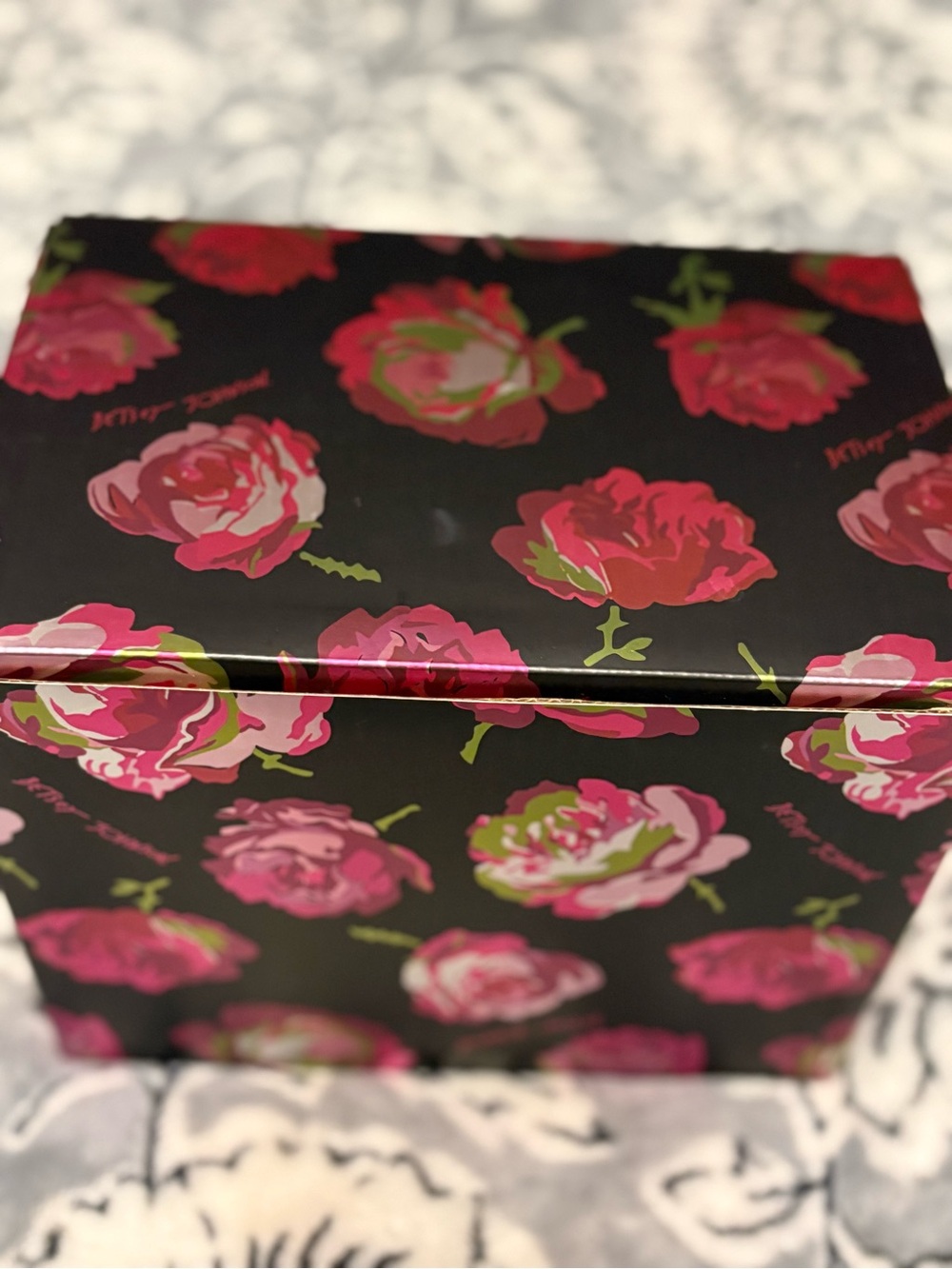 Betsey Johnson Fresh Peony Gift Set Body Wash/Lotion/Butter/Scrub Jojoba New - Picture 7 of 8